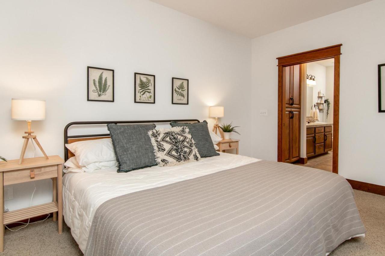 Appartement Modern Riverstone With Grand Deck - Steps To Shops, Restaurants, Trails And River