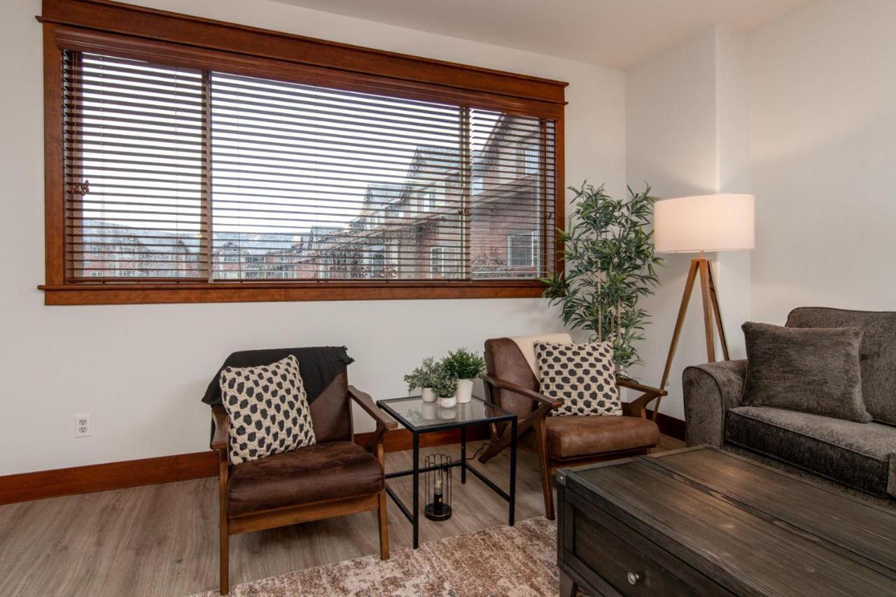 Appartement Modern Riverstone With Grand Deck - Steps To Shops, Restaurants, Trails And River *