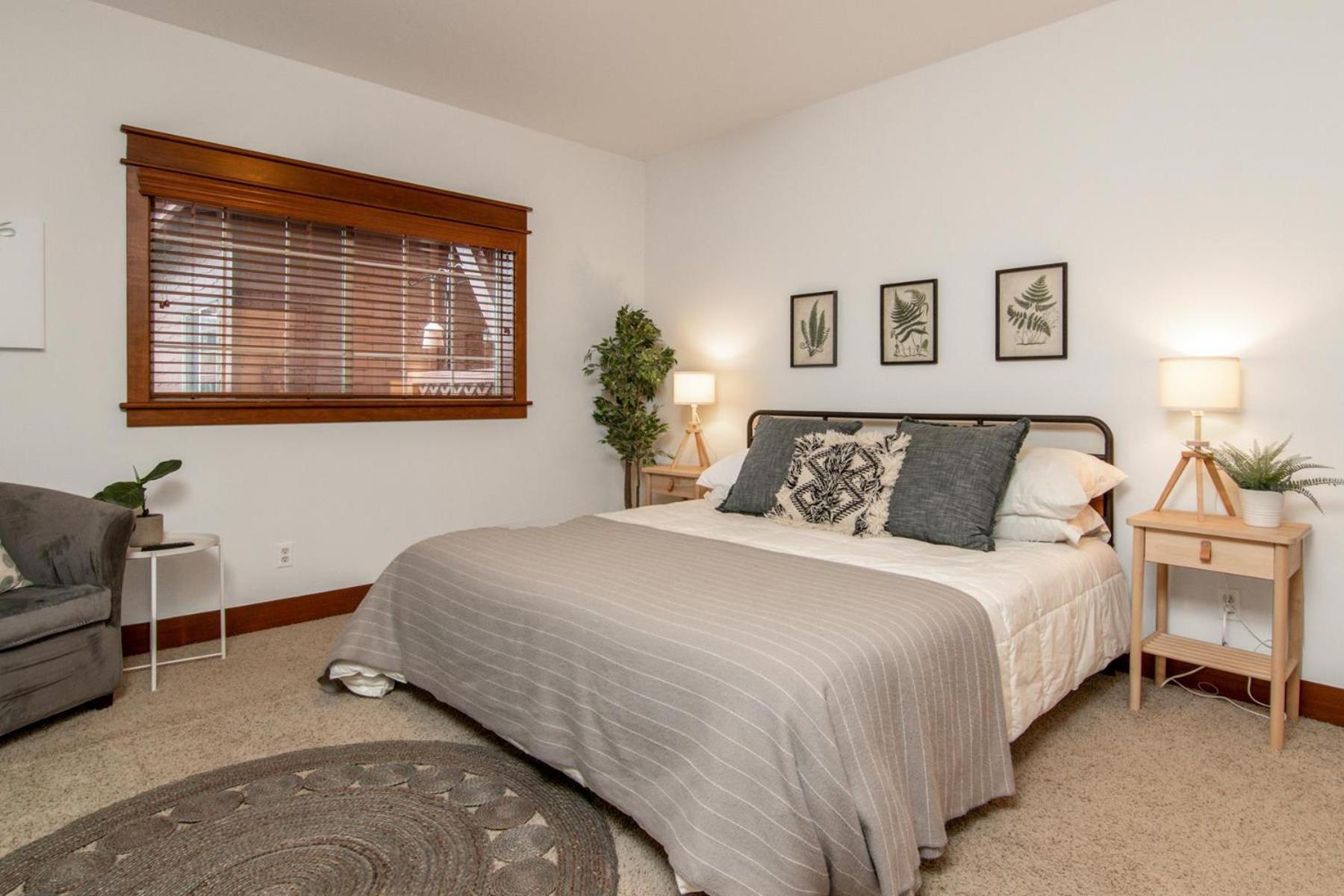 Modern Riverstone With Grand Deck - Steps To Shops, Restaurants, Trails And River Coeur d'Alene